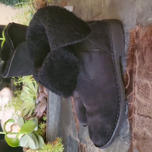 UGG Australia JANNIKA Suede Sheepskin Cuffable Black Bootie - Picture 1 of 12